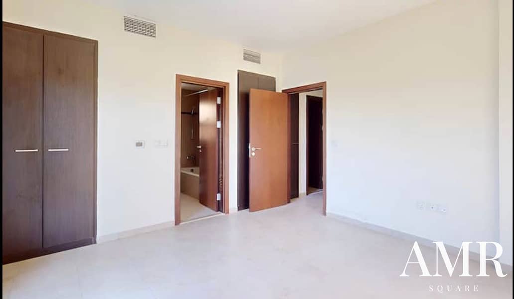 Spacious Layout Vacant - Image 6