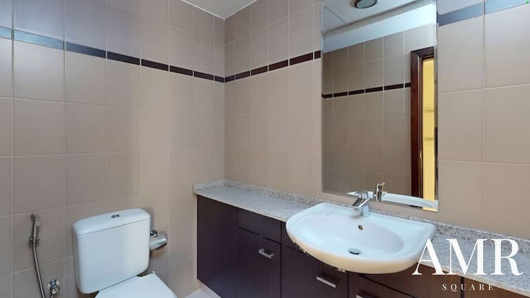 Spacious Layout Vacant - Image 7