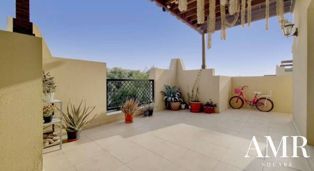 Spacious Layout Vacant - Image 9