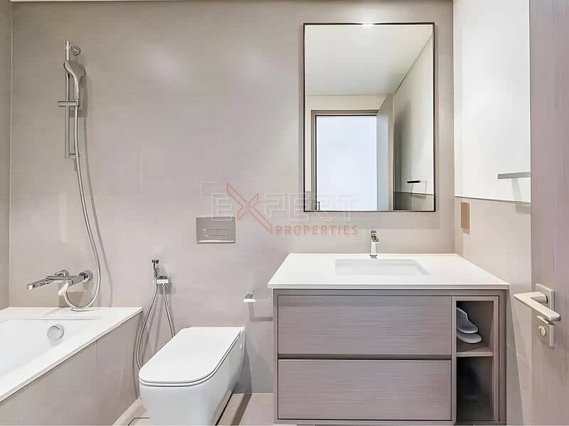 Modern 2BHK | Downtown Dubai & Opera Views | Fully Furnished - Image 6