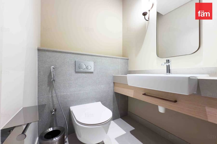 Fully furnished. Luxury and Convenient and Living - Image 9