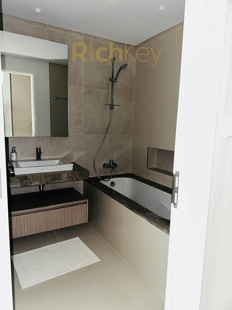 Luxury 2BHK | Prime Location | Fully Furnished - Image 16