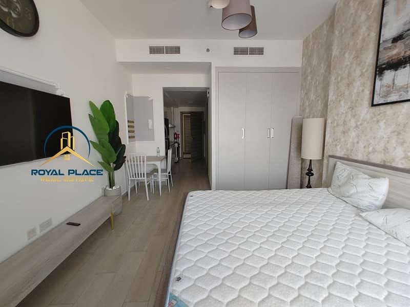 Fully Furnished | Near Exit | Community View