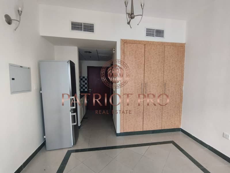 Chiller Free II Near to Metro II Ready to move II Kitchen Appliances