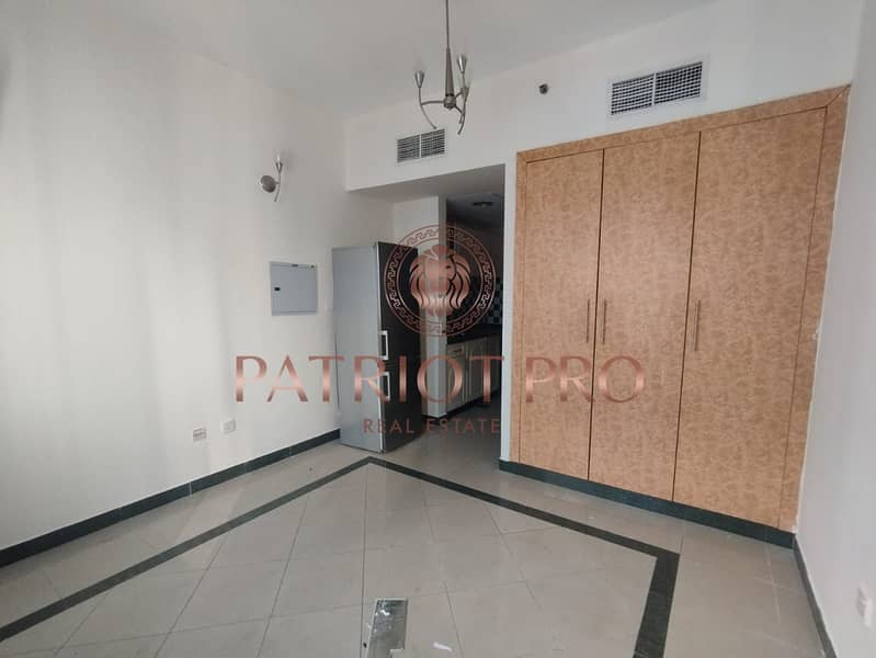 Chiller Free II Near to Metro II Ready to move II Kitchen Appliances