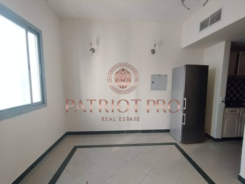 Chiller Free II Near to Metro II Ready to move II Kitchen Appliances