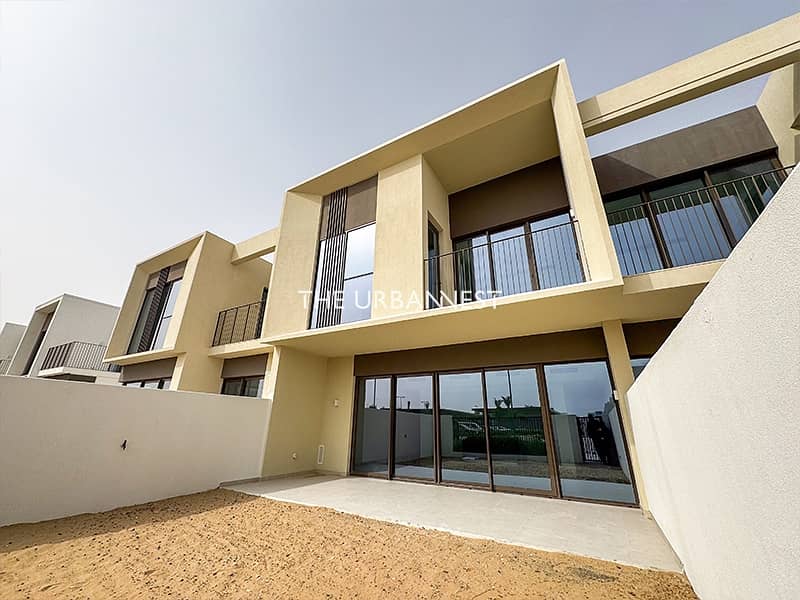 Single Row | Near Park | Middle Unit | Resale - Image 12