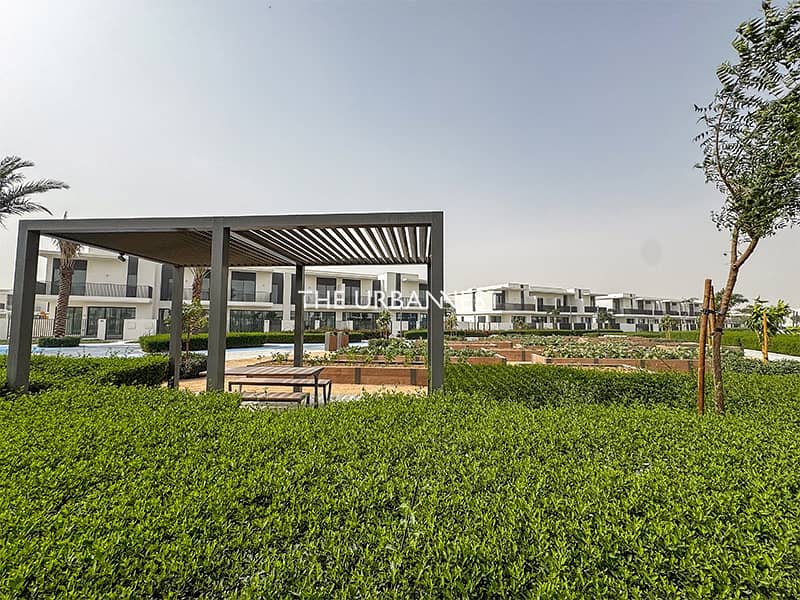 Single Row | Near Park | Middle Unit | Resale - Image 16