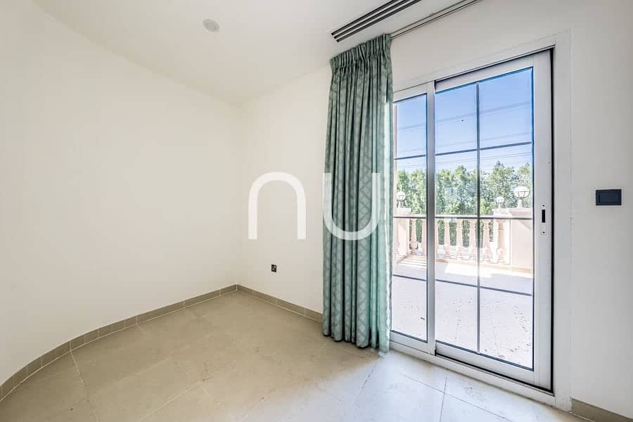 Huge Plot| Vacant | Close To Schools - Image 7