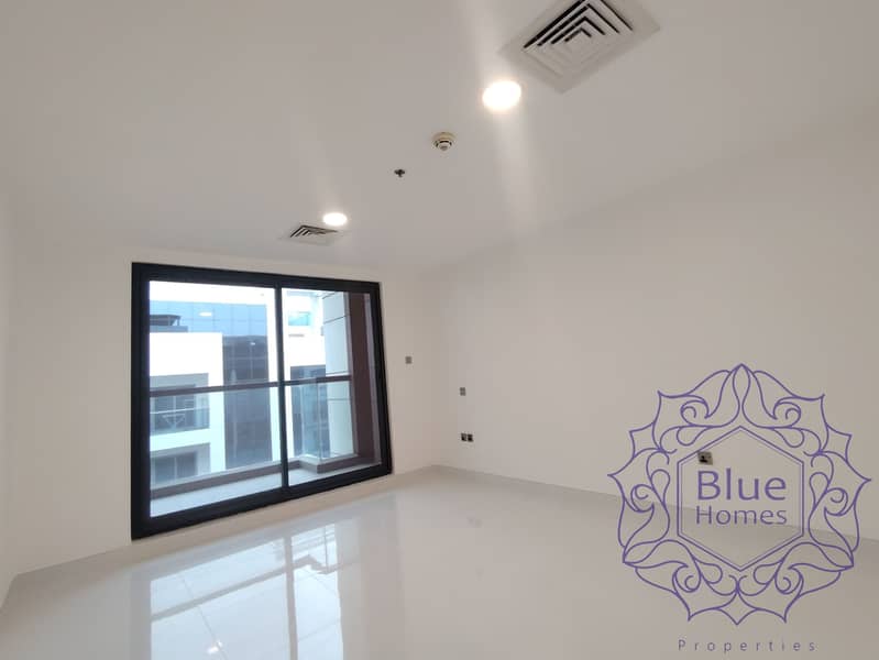 SPECIOUS HUG SIZE 1BHK CLOSED KITCHEN AVAILABLE ON INSURANCE METRO