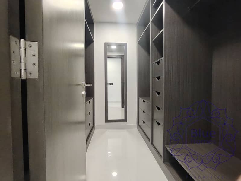 SPECIOUS HUG SIZE 1BHK CLOSED KITCHEN AVAILABLE ON INSURANCE METRO