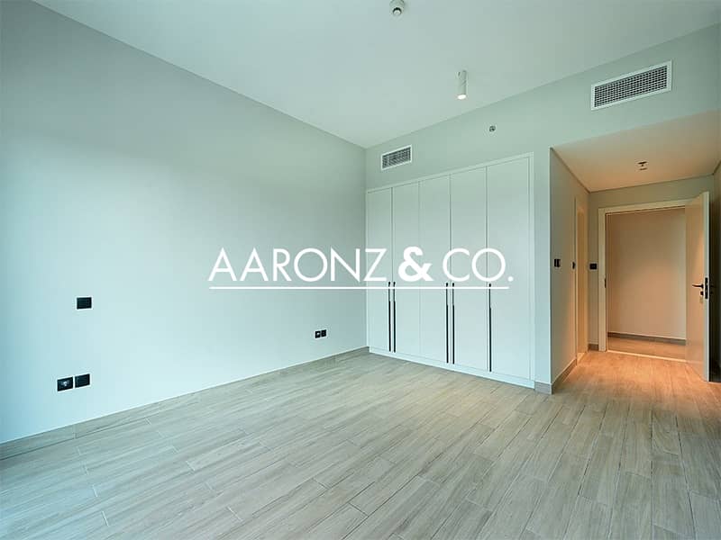 Large-sized unit I Park facing I Vacant, 26 Dec.