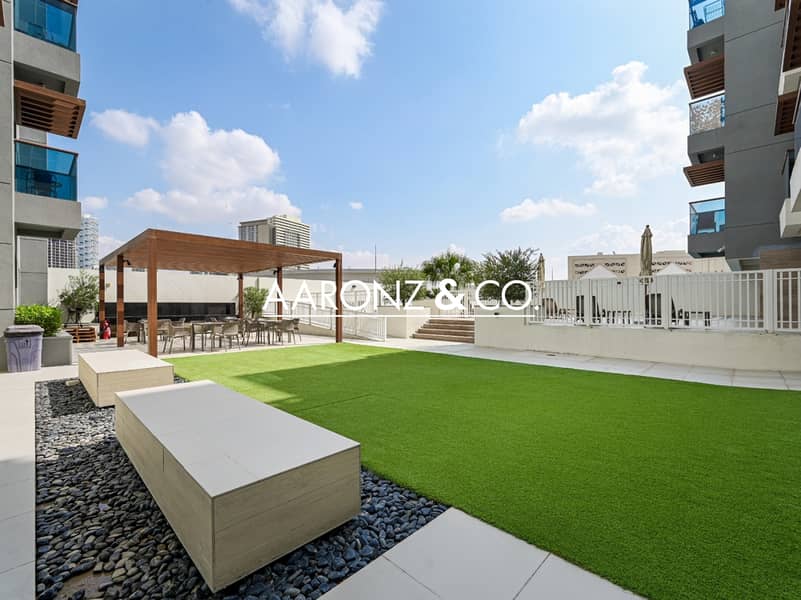 Large-sized unit I Park facing I Vacant, 26 Dec. - Image 6