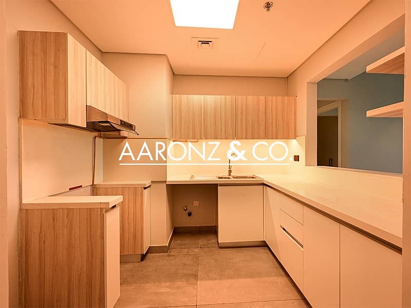 Large-sized unit I Park facing I Vacant, 26 Dec. - Image 9