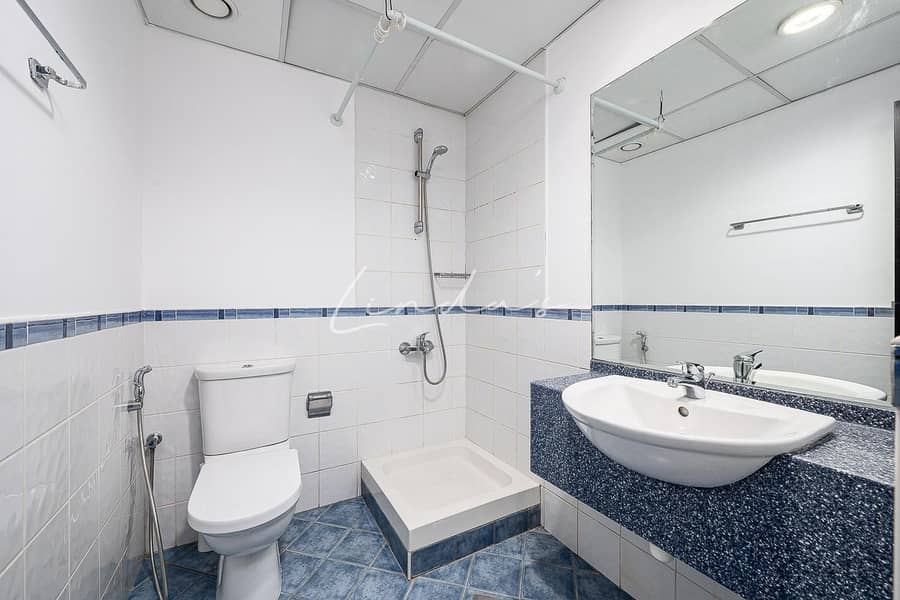 Fully Furnished | Close to Metro | Low Floor - Image 11