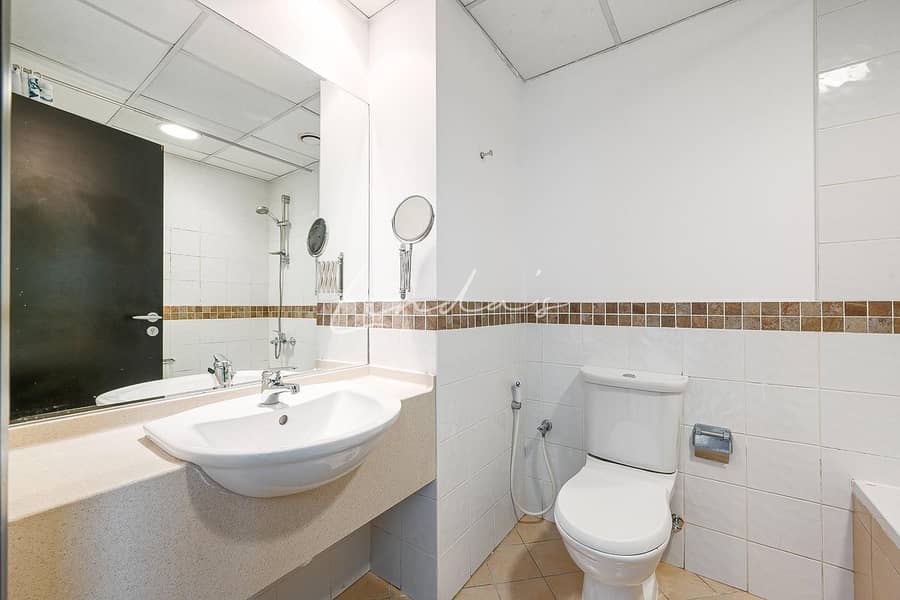 Fully Furnished | Close to Metro | Low Floor - Image 12