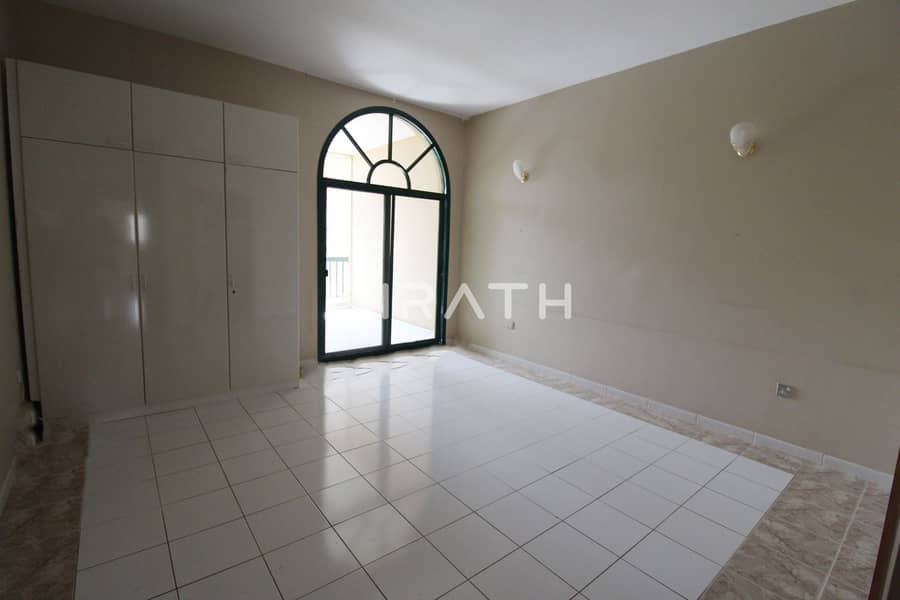 Spacious & Well Lit 3BR Villa | Shared Pool - Image 8