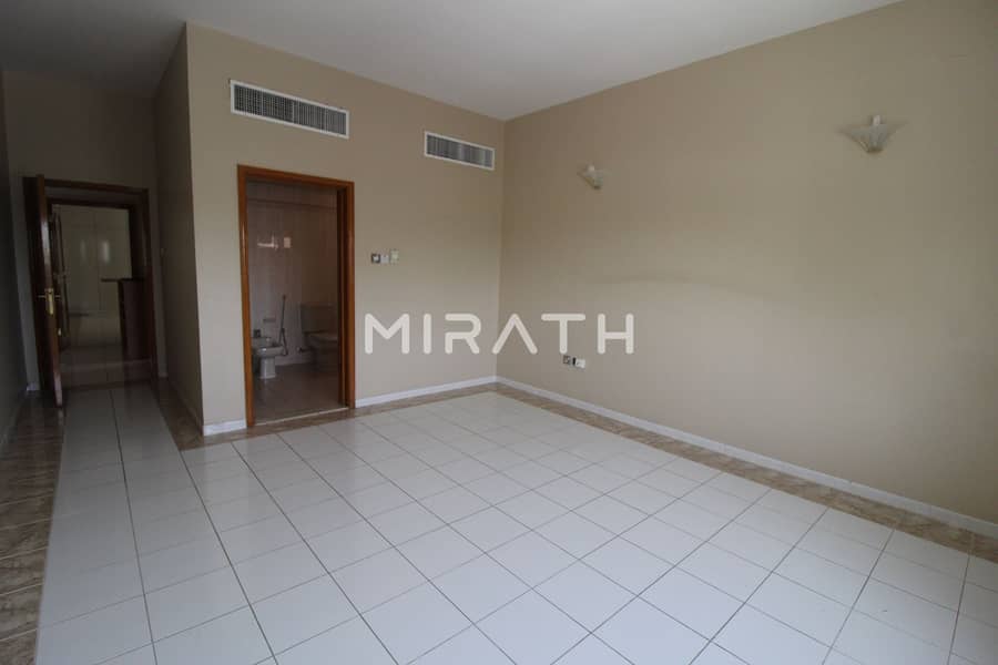 Spacious & Well Lit 3BR Villa | Shared Pool - Image 10