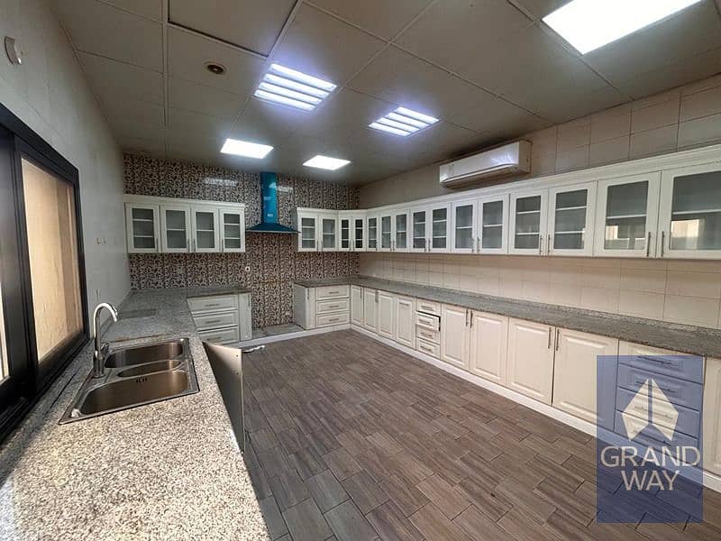 6 Bedroom Villa for Rent Available