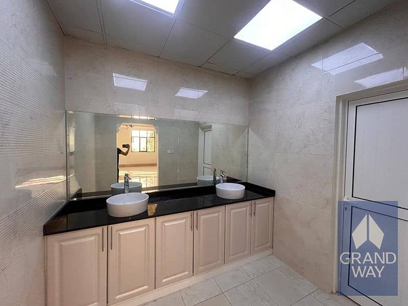 6 Bedroom Villa for Rent Available - Image 7