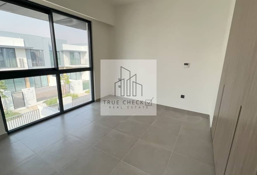 4 BEDROOMS | UNFURNISHED | NATURE-INSPIRED LIVING