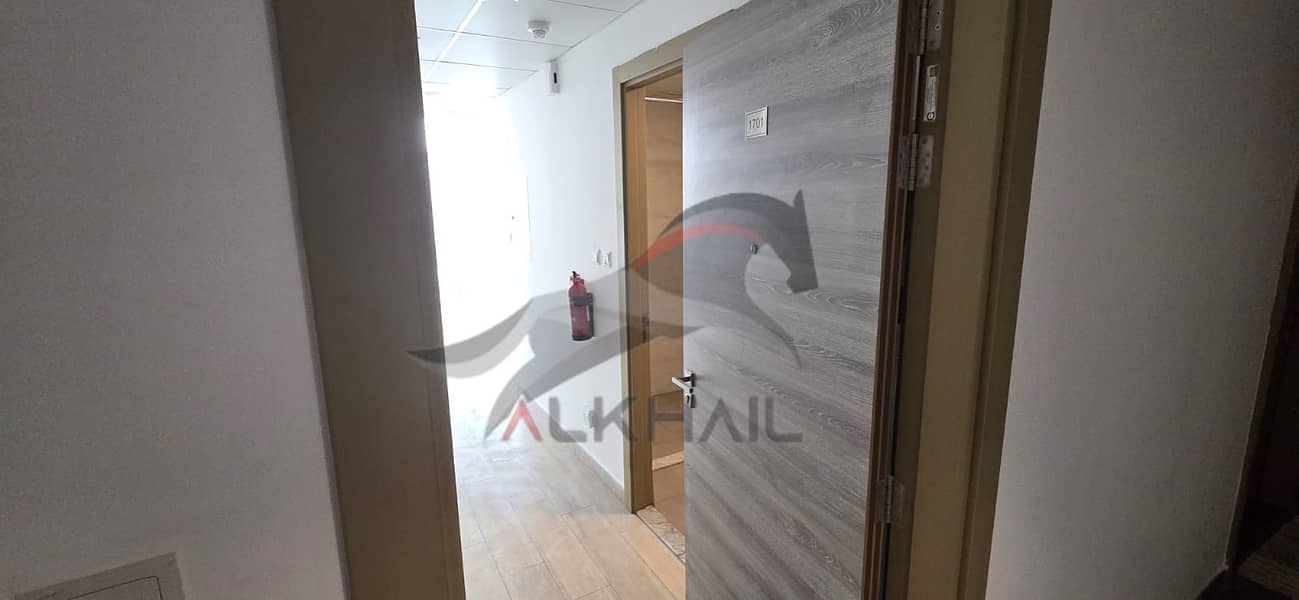 Fully furnished / high floor / villa community view