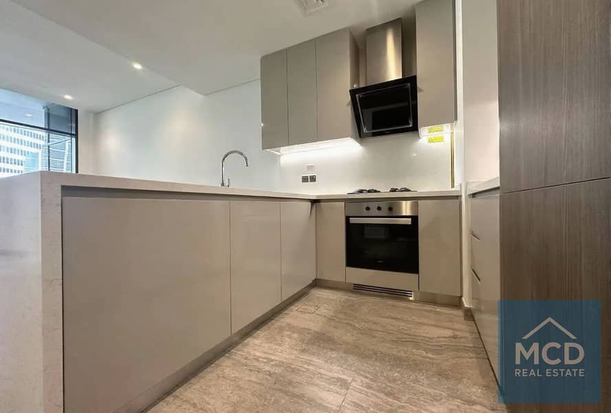 Rare Waterfront 1 Bed | 1,029sqft | Double Balcony - Image 6