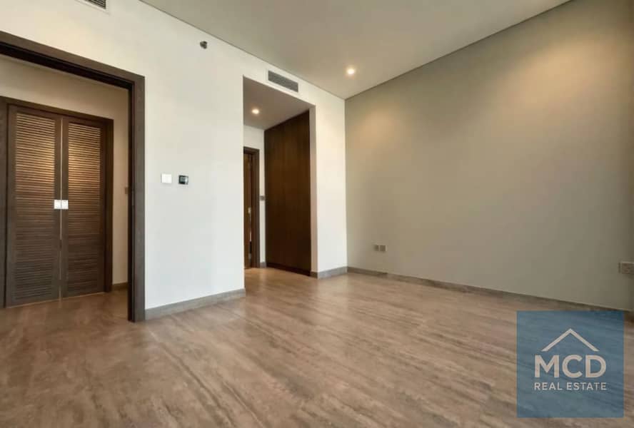 Rare Waterfront 1 Bed | 1,029sqft | Double Balcony - Image 9