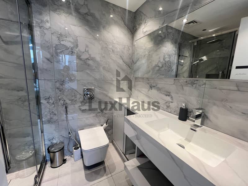 Upgraded | Near Metro | Balcony | Ready to Move - Image 12