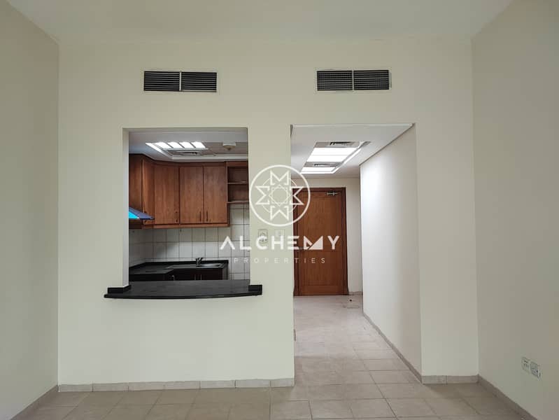WELL MAINTAINED STUDIO| CLOSE TO METRO| SPACIOUS