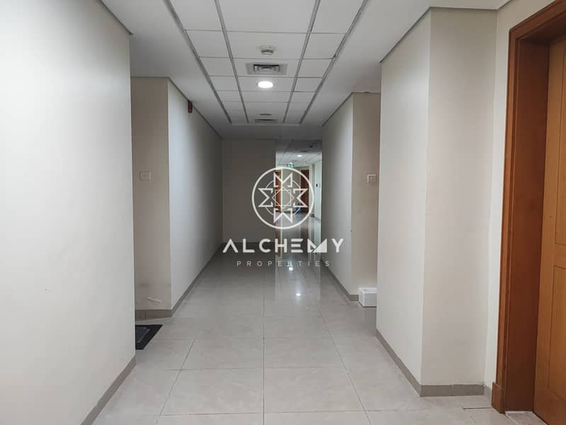 WELL MAINTAINED STUDIO| CLOSE TO METRO| SPACIOUS - Image 6