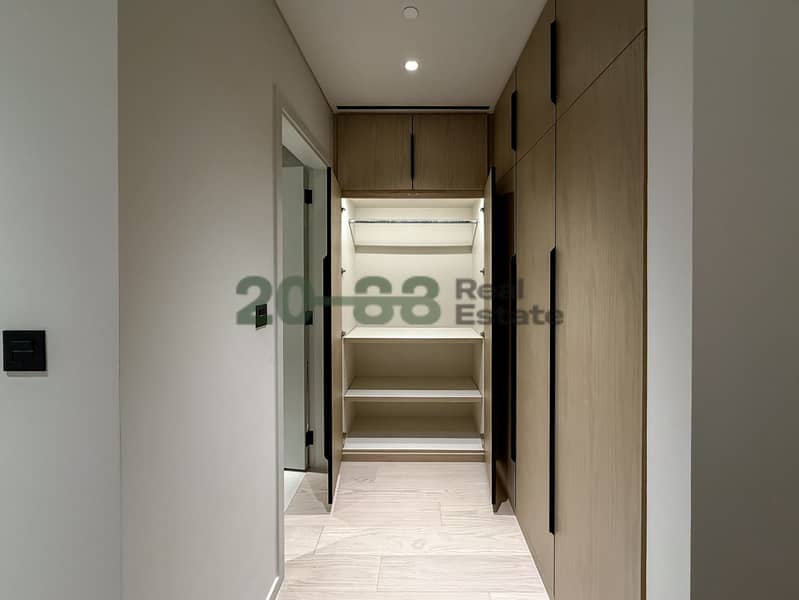 Aesthetic Interiors l Huge Layout l City Skyline - Image 35