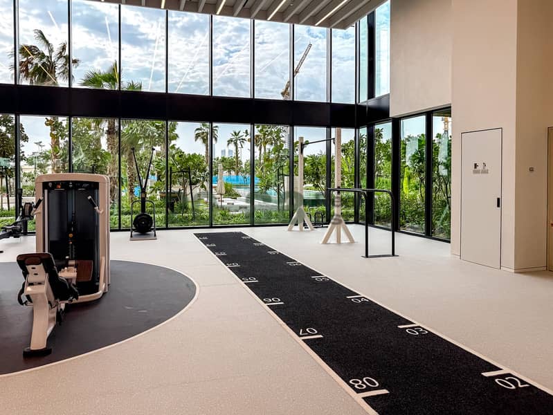 Aesthetic Interiors l Huge Layout l City Skyline - Image 11