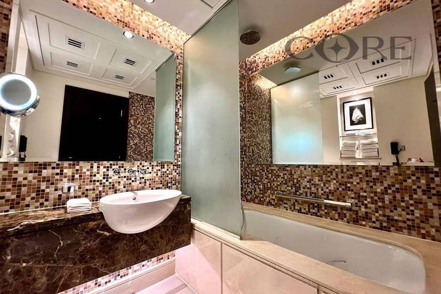 1BR / BOULEVARD VIEW / RENNOVATED - Image 11