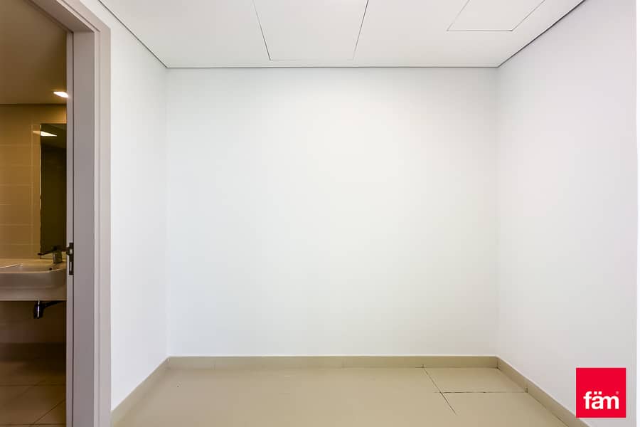 Laundry | Maid | Closed Kitchen | Vastu | Vacant