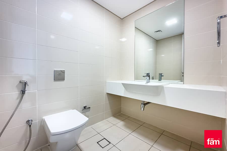 Laundry | Maid | Closed Kitchen | Vastu | Vacant - Image 6