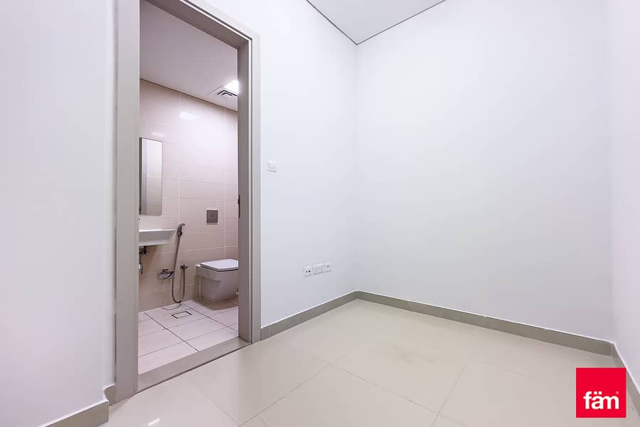 Laundry | Maid | Closed Kitchen | Vastu | Vacant - Image 8