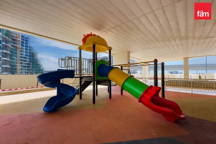 Laundry | Maid | Closed Kitchen | Vastu | Vacant - Image 17