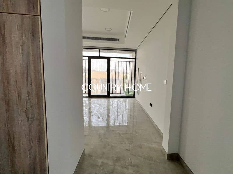 Ultra-Modern Villa w/ Pool and Sky-Lit Halls - Image 13