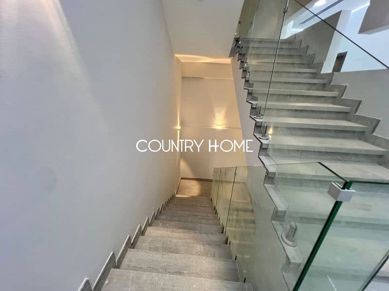 Ultra-Modern Villa w/ Pool and Sky-Lit Halls - Image 19