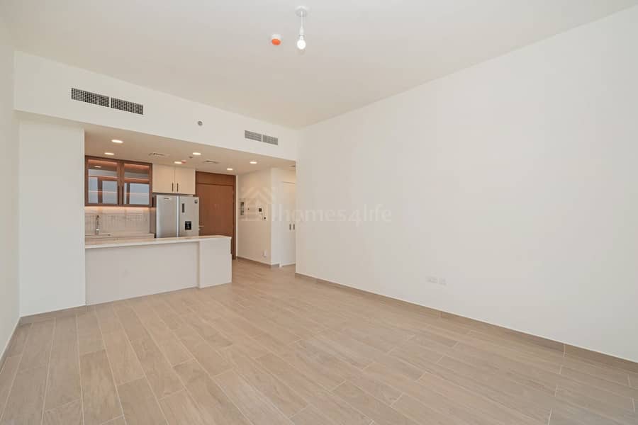 BRAND NEW | POOL VIEW | SPACIOUS & COMFORTABLE - Image 7