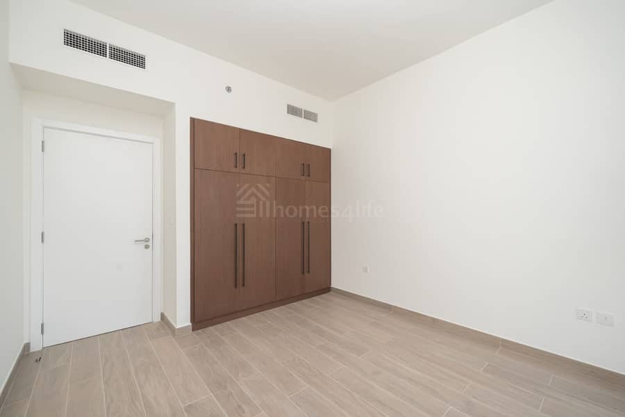 BRAND NEW | POOL VIEW | SPACIOUS & COMFORTABLE - Image 12