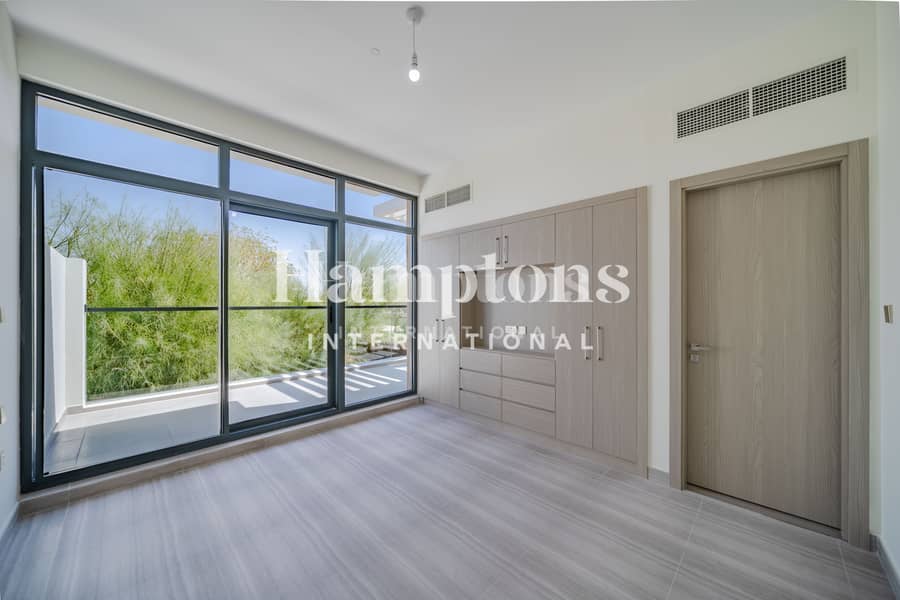 Exclusive | Big Plot | Corner Unit | Park view - Image 7