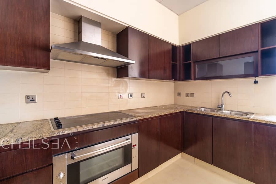 PRIME LOCATION | VACANT | PARTIAL BEACH VIEW