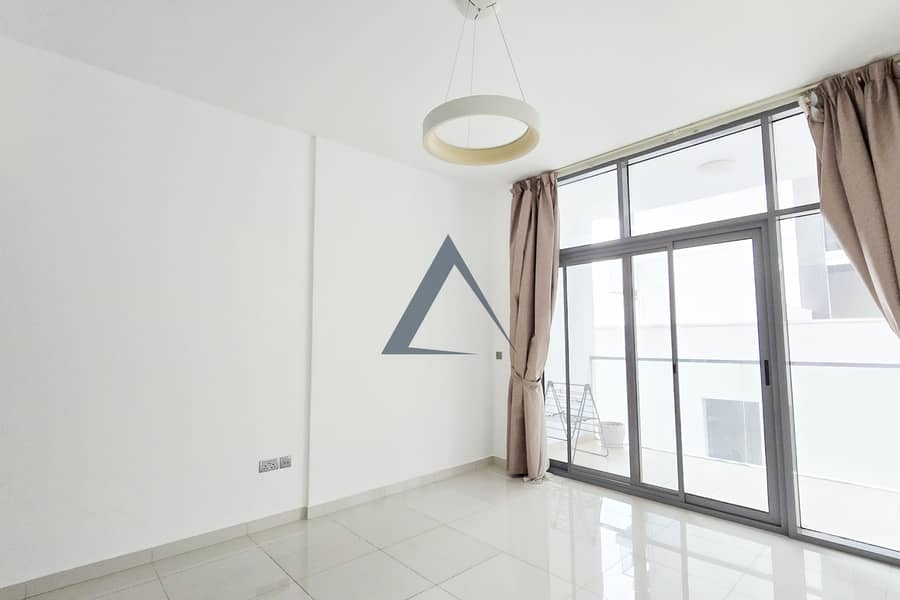 Spacious Sudio | Vacant | 12 Cheques