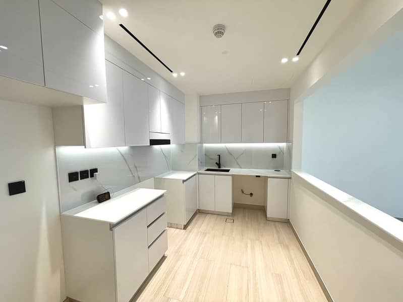 Vacant | Marina Skyline view | Brand new - Image 9