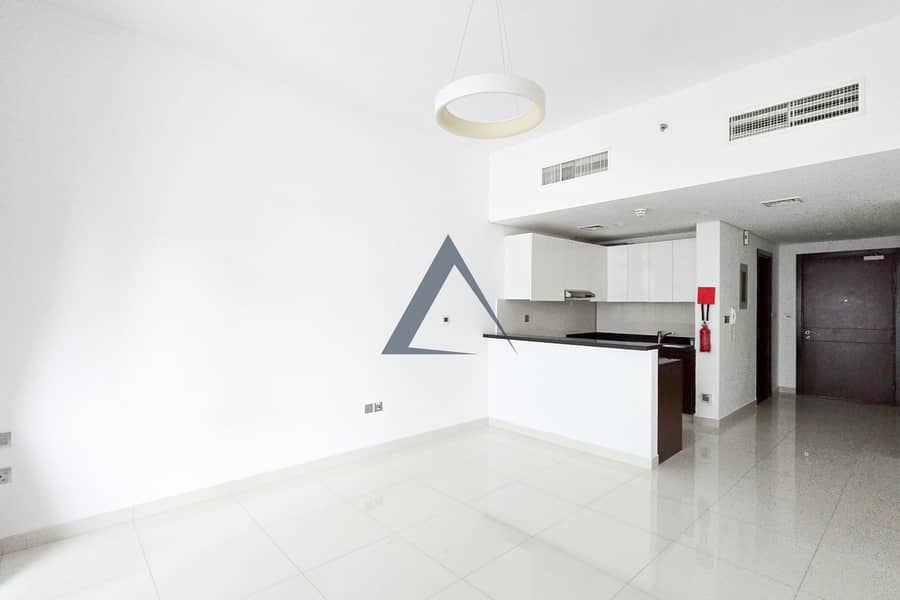 Spacious Sudio | Vacant | 12 Cheques