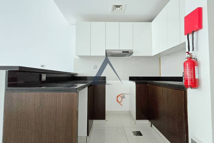 Spacious Sudio | Vacant | 12 Cheques