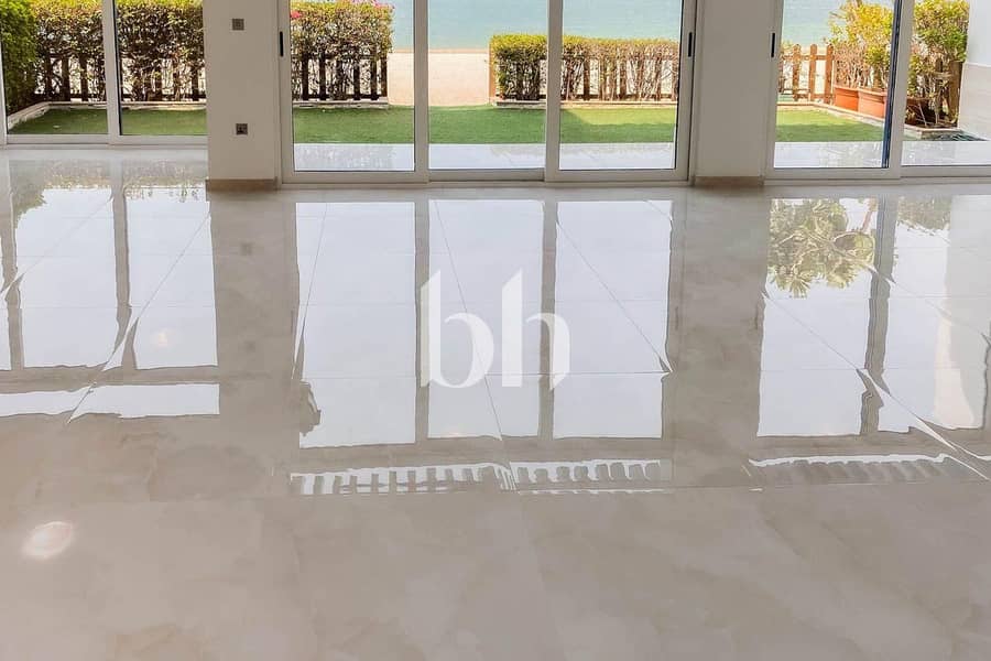 Luxury 5 Bed Villa at Palma Residence, Beach Front