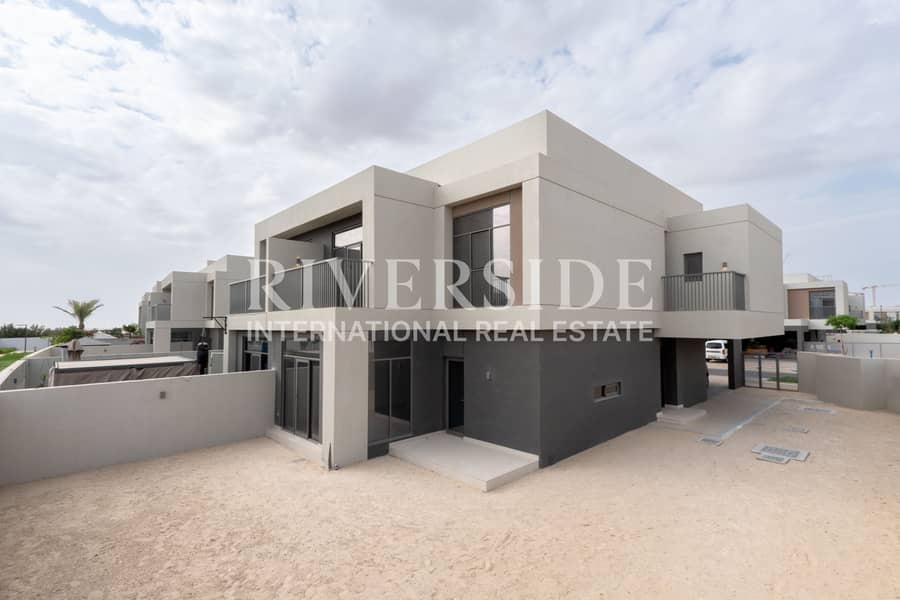 Single Row | Beachfront backing | Vacant | Semi Detached